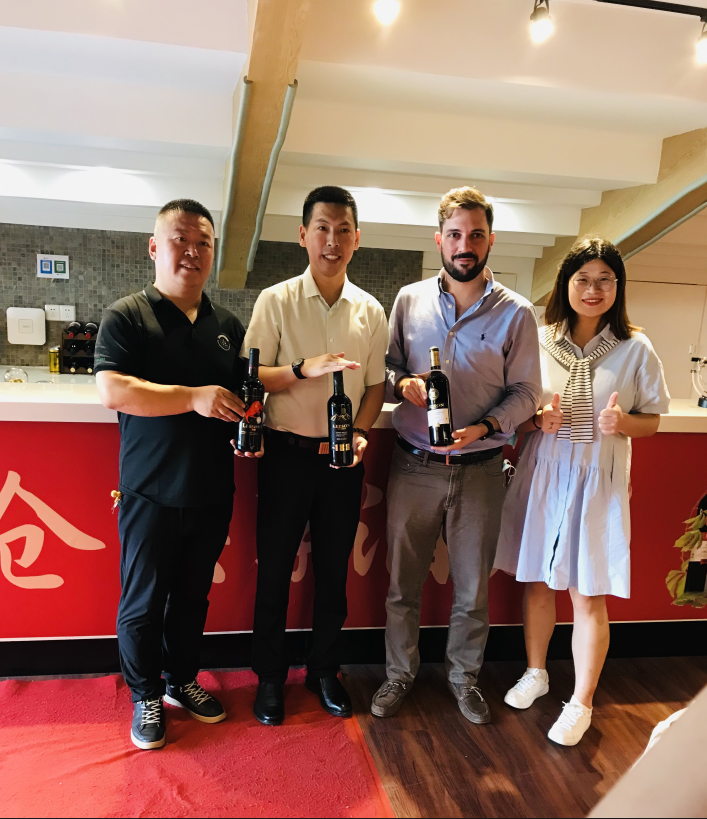 雲倉酒莊總裁郭東衛先生為上海地區核心負責人做培訓會